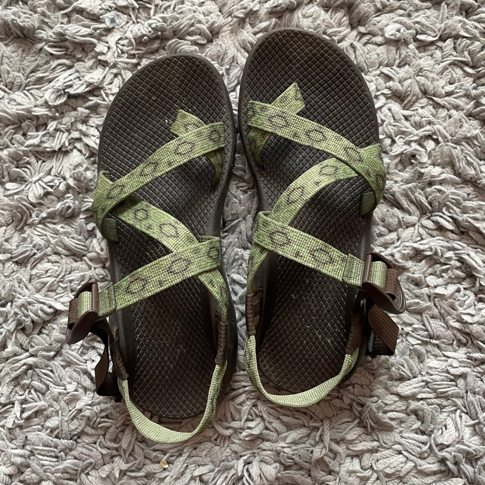 Chacos Size 9 - Green w/ Toe Strap